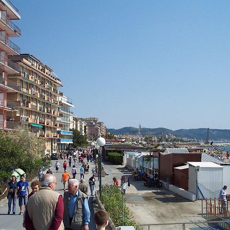 Aria Di Mare Apartamento Borghetto Santo Spirito Exterior foto